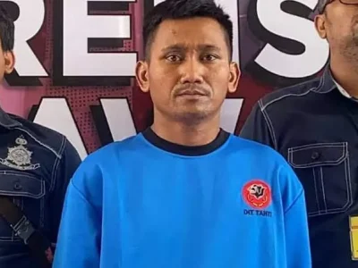 Pegi Setiawan saat ditetapkan sebagai tersangka atas kasus Vina Cirebon. (Foto: X/@creepylogy_)