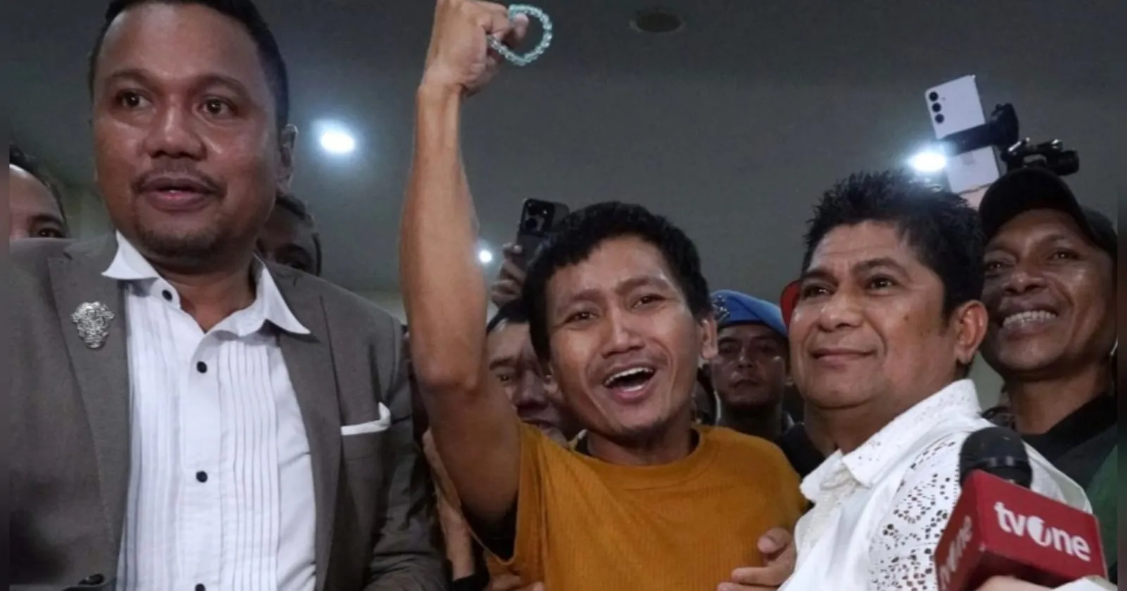 Pegi Setiawan Pulang ke Rumah, Disambut Pelukan Warga