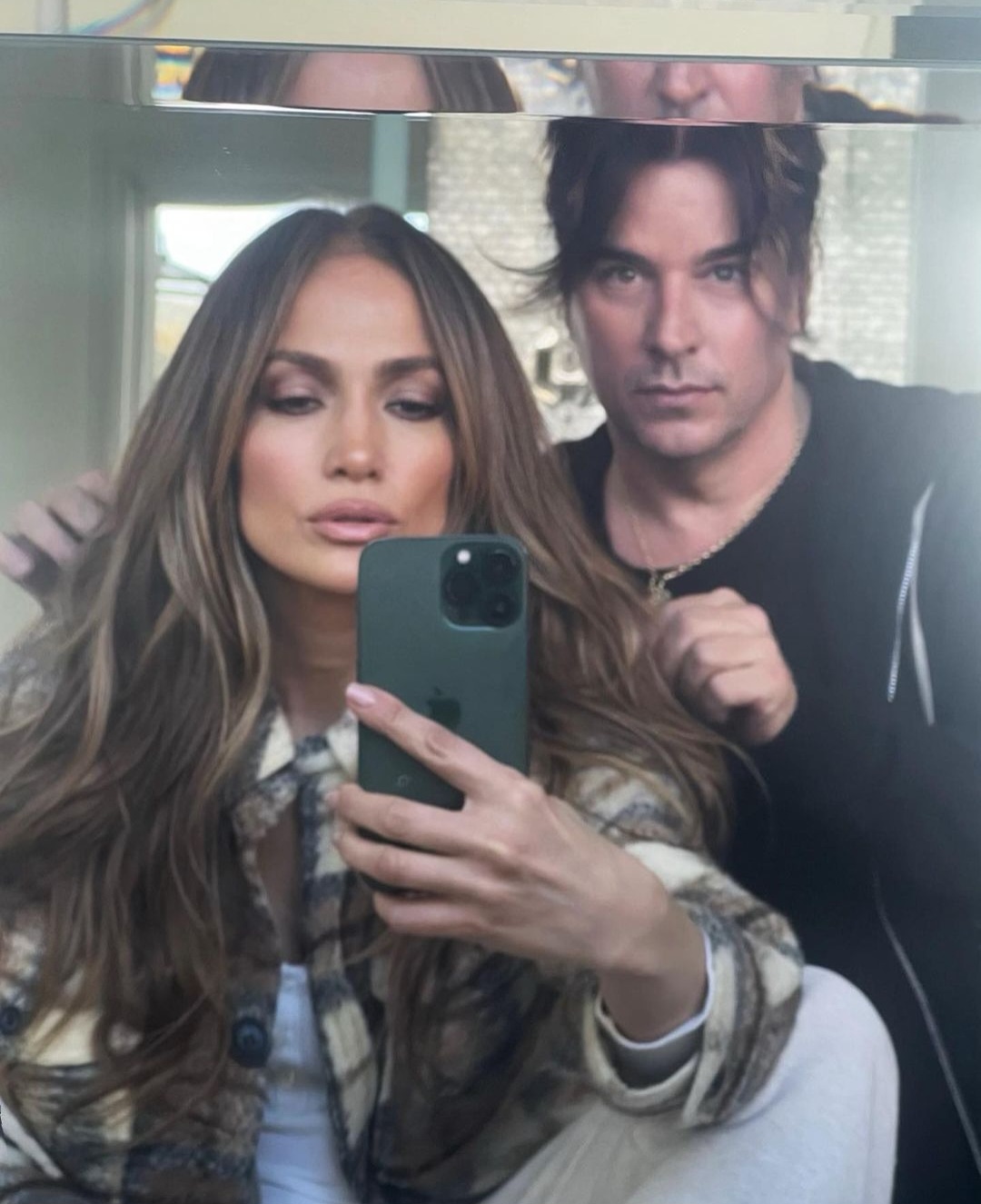 Gaya rambut untuk bentuk wajah berlian. Foto: Dok. Instagram @jlo