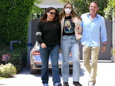 Violet (tengah), putri sulung dari Ben Affleck dan Jennifer Garner. (Foto: Dok. Net)