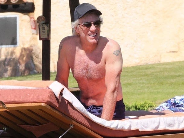 Bon Jovi saat liburan di Italia bersama dengan anak dan menantunya. Foto: Dok. TMZ