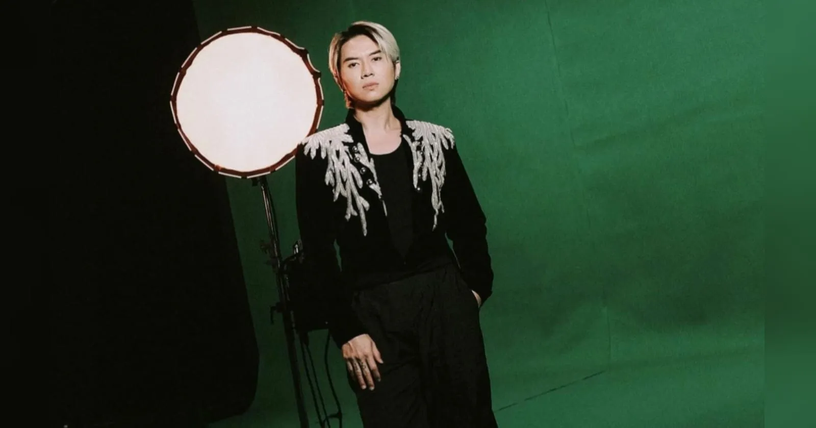 Gunakan Identitas Baru, Rafael Tan Rilis Single ‘Seblak Rapael’