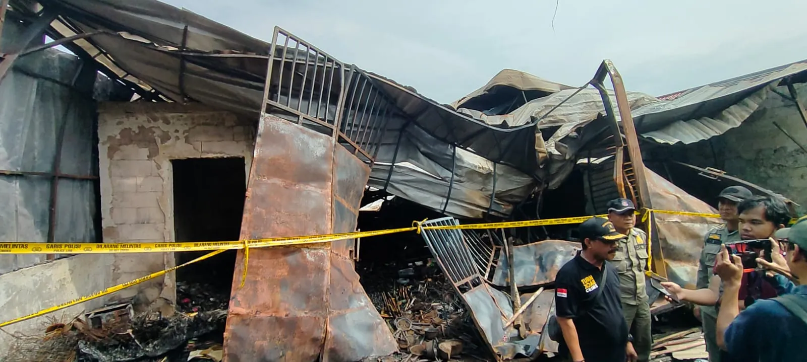 Polisi Amankan CPU dan Printer dari Gudang Terbakar di Jatiasih