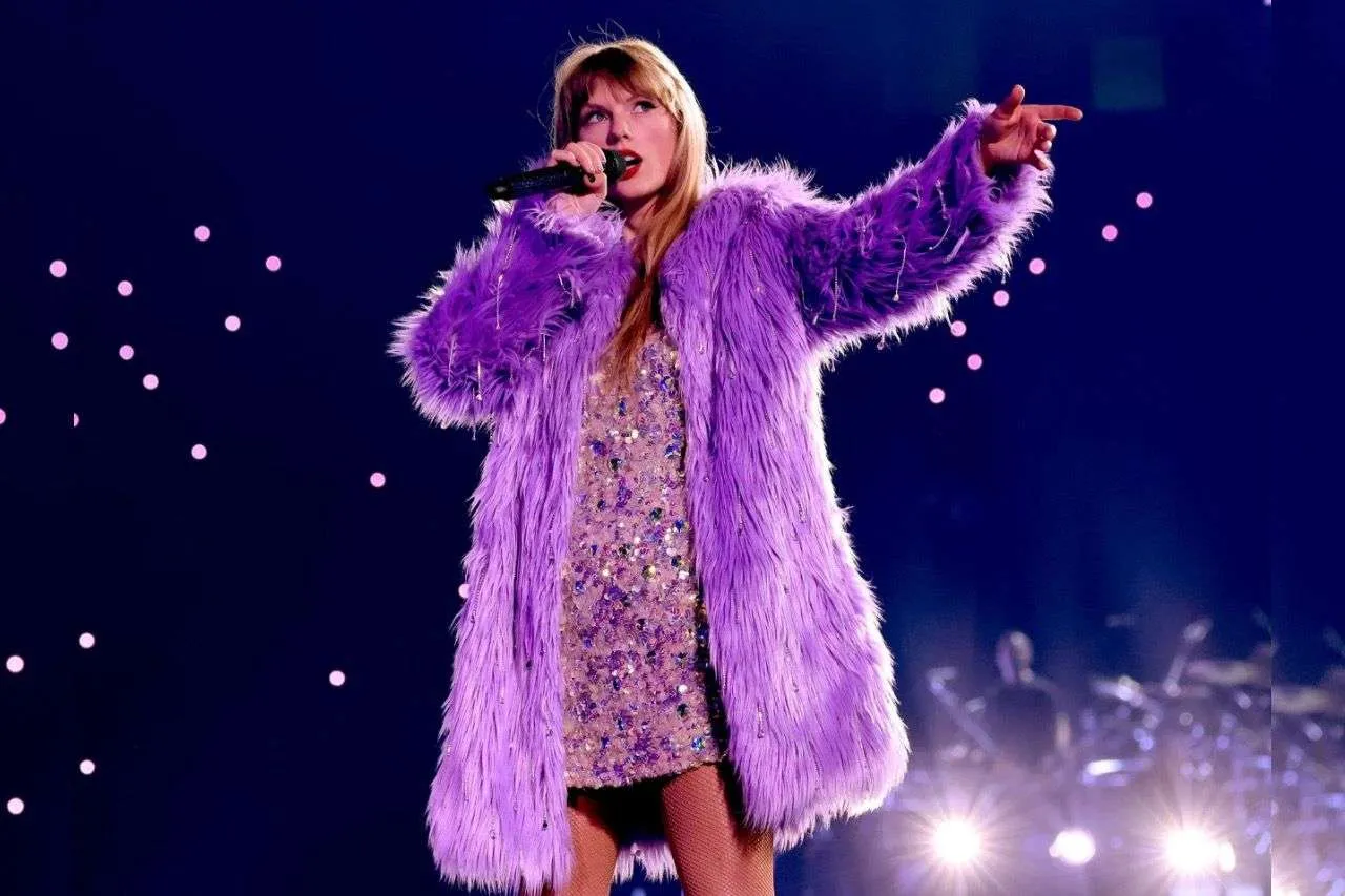 4 Gaya Taylor Swift Guncang London di Konser Eras Tour