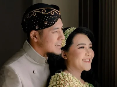Via Vallen dan suaminya, Chevra Yolandi. Foto: Dok. Instagram @viavallen