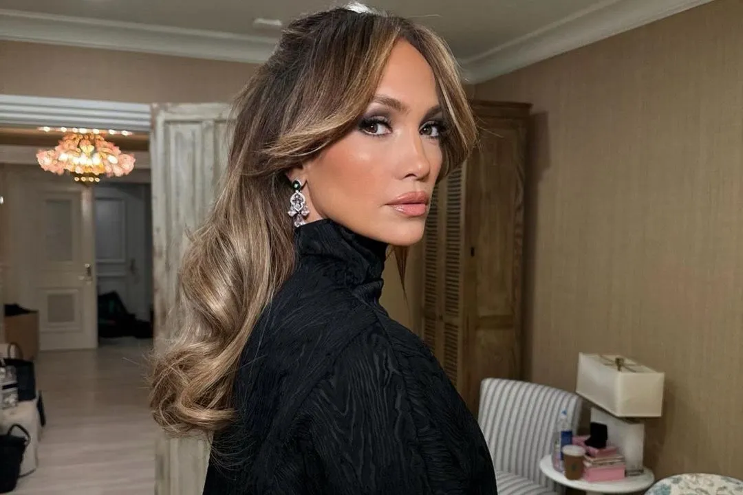 Usai Pisah Rumah, Jennifer Lopez Sibuk Bersepeda Dengan Pria Lain