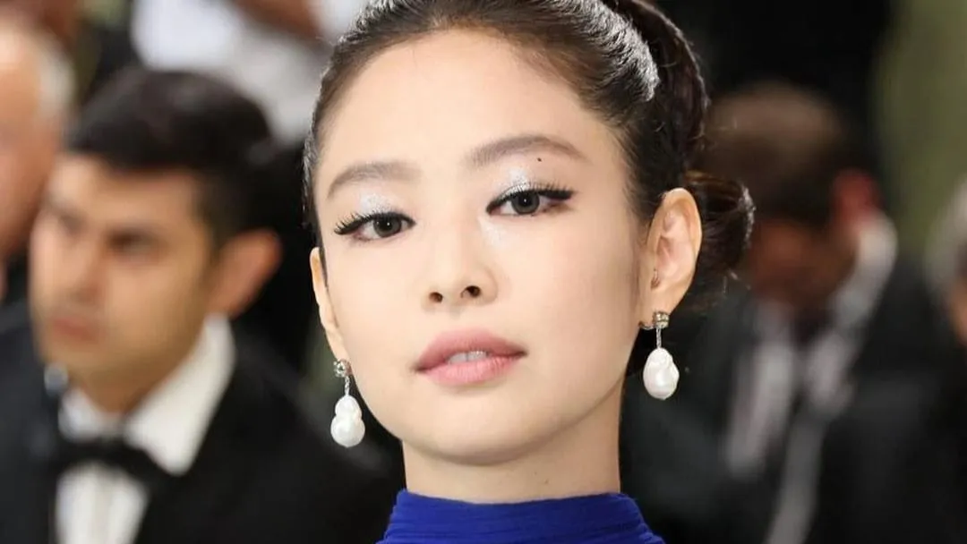 Jennie BLACKPINK Diduga Pakai Rokok Elektrik Dalam Ruangan