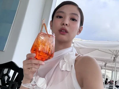 Jennie BLACKPINK mengakui kesalahannya merokok di dalam ruangan (Foto: instagram/ jennierubyjane)