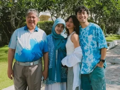 Vidi Aldiano bersama keluarga di Koh Samui, Thailand. Foto: Dok. Instagram @vidialdiano