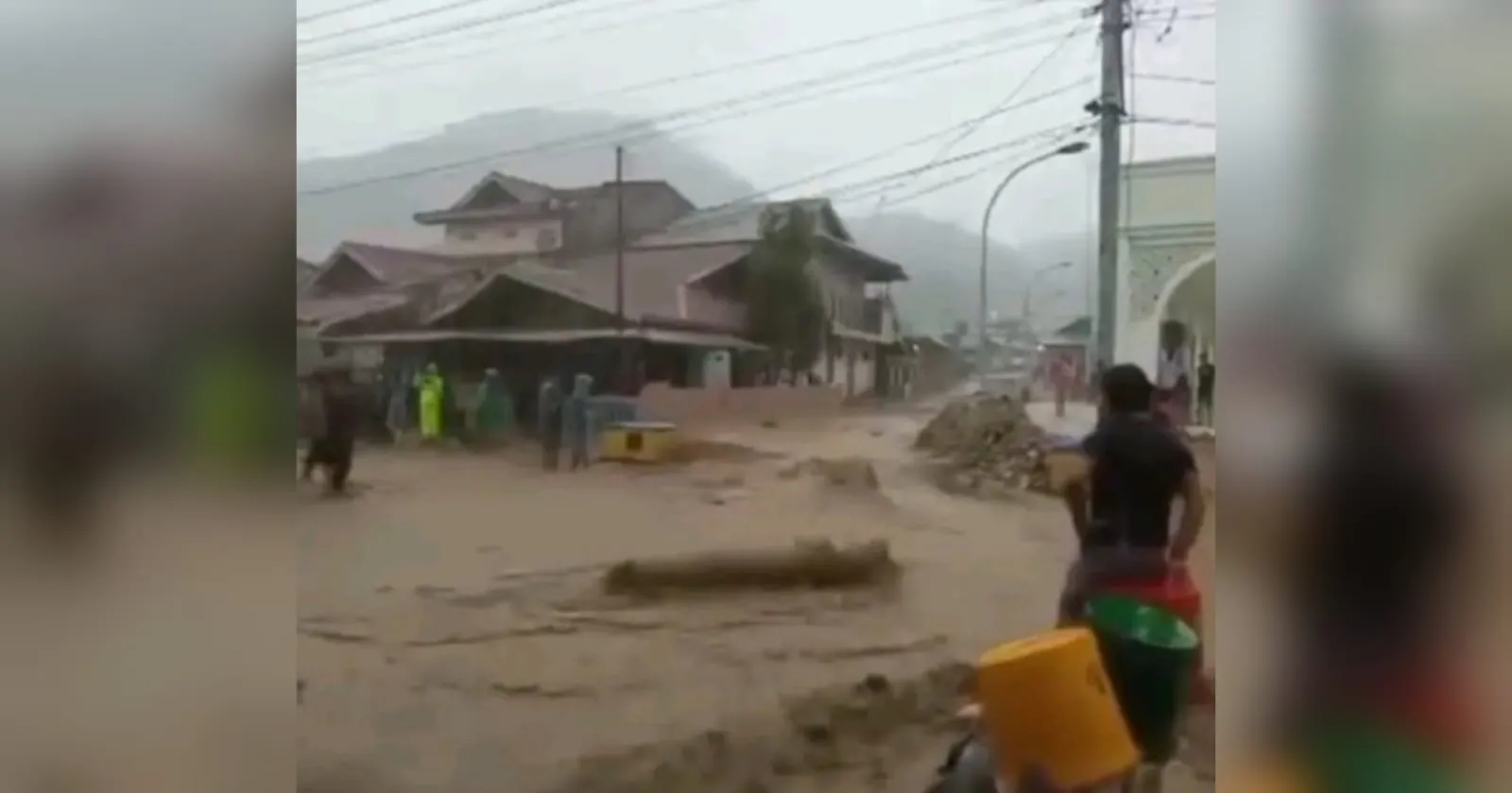 Banjir Gorontalo Meluas, Kantor Pemerintahan Jadi Tempat Pengungsian