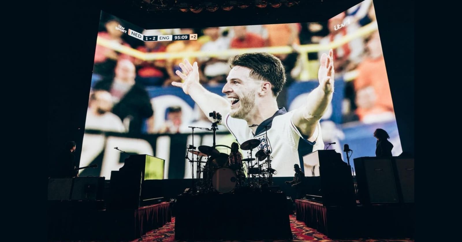 The Killers Tayangkan Laga Inggris ketika Konser (Foto : Instagram/@thekillers)
