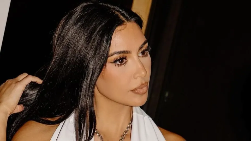 Kim Kardashian Jalani Perawatan Wajah Pakai Sperma Salmon