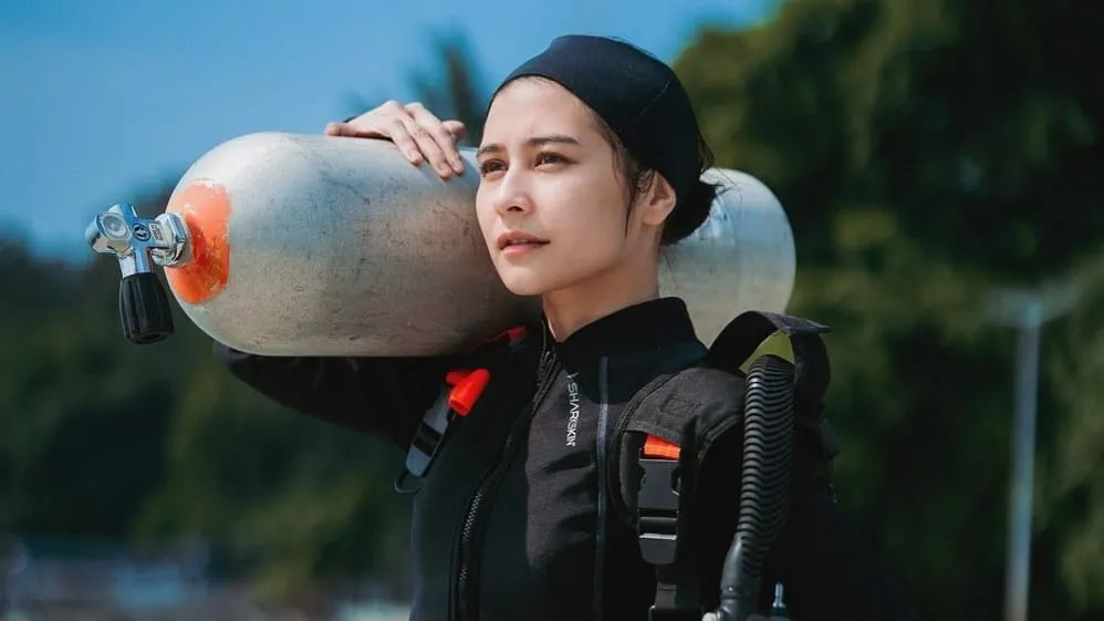 Aktris Serba Bisa, Prilly Latuconsina Jadi Rescue Diver Bersertifikat