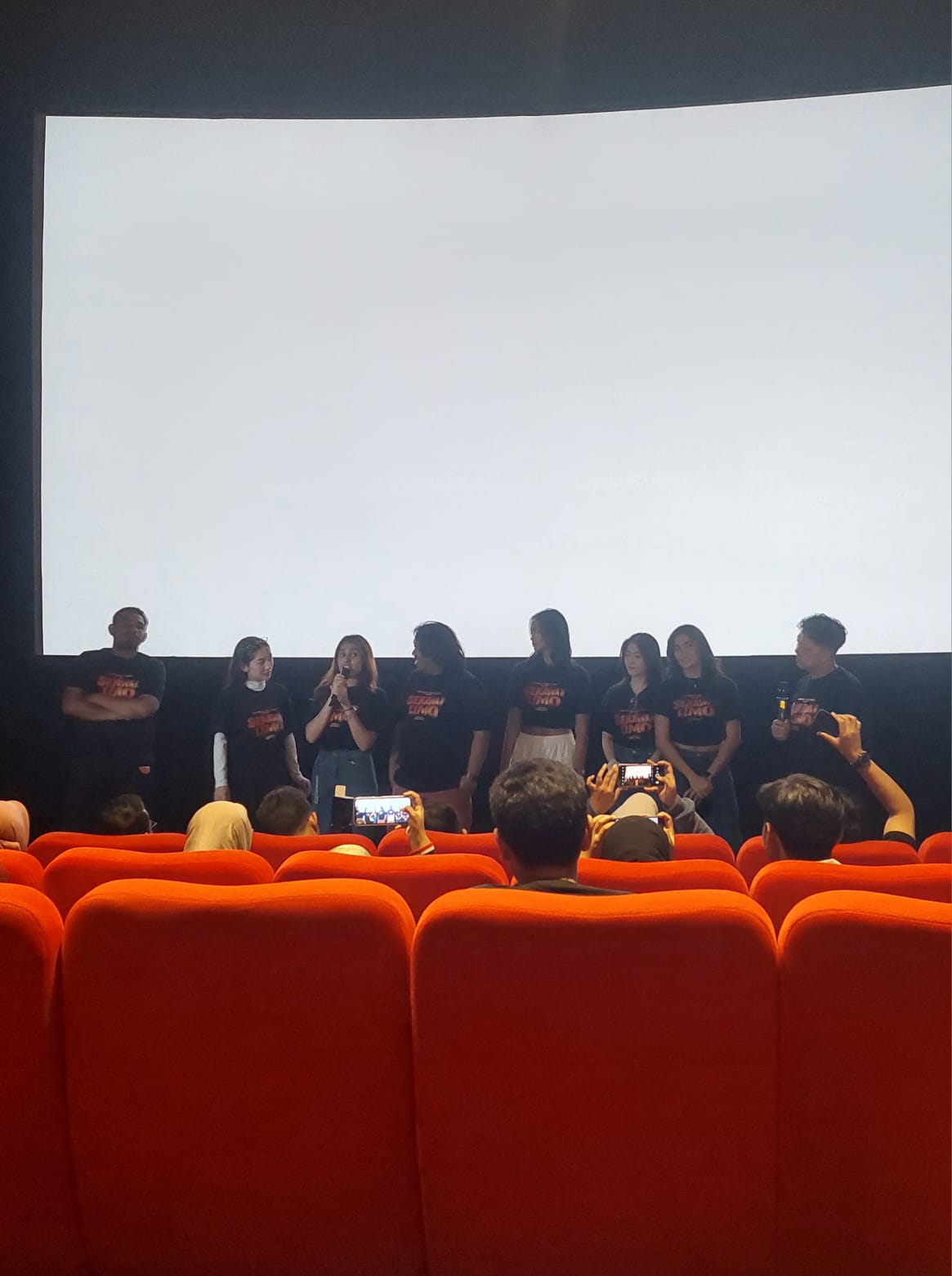 Angie Williams ingatkan penonton untuk tidak merekam film. Foto: Dok. NYATA