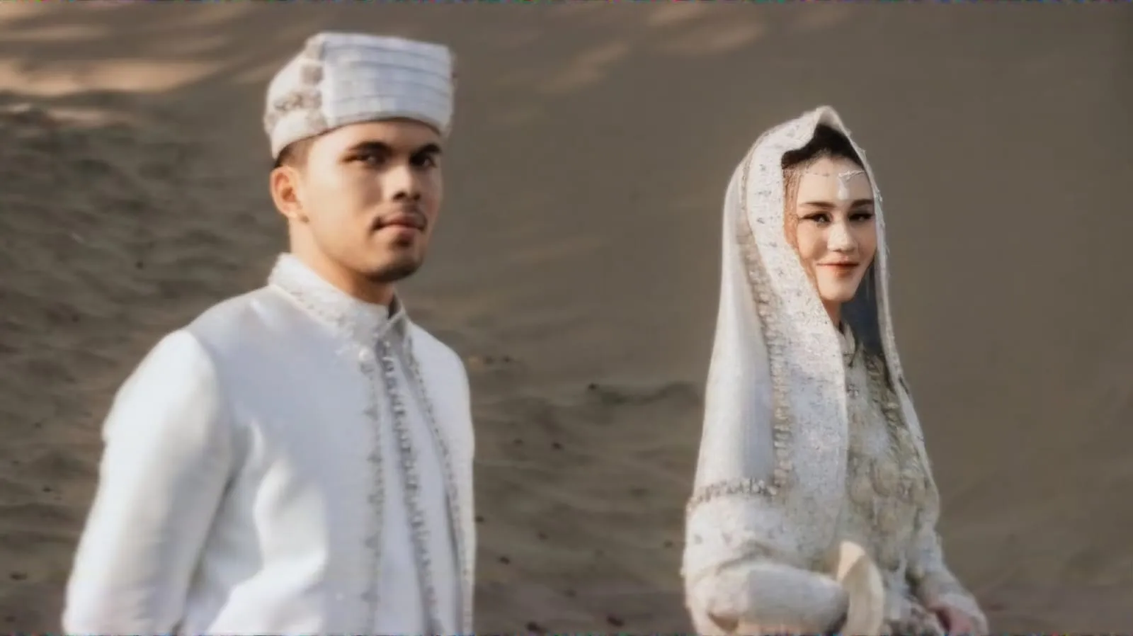 Prewedding Aaliyah-Thariq, Bertema Padang Pasir dan Adat Jawa