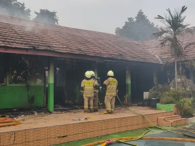 Kebakaran SDN 01 Pondok Labu (Foto : Humas Damkar DKI Jakarta)