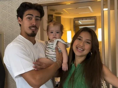 Jennifer Coppen bersama dengan Dali Wassink dan anak mereka, Kamari. Foto: Dok. YouTube Keluarga Bacil