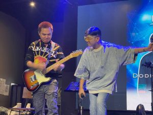 Aksi Andrean (kanan) bersama Dodhy Kangen Band sudah diterima oleh para penikmat musik. (Foto: Agnes)