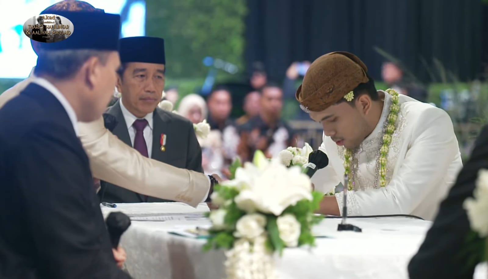 Thariq Halilintar saat ijab kabul. Presiden Jokowi duduk sebagai saksi. Foto: Dok. YouTube Thariq Halilintar