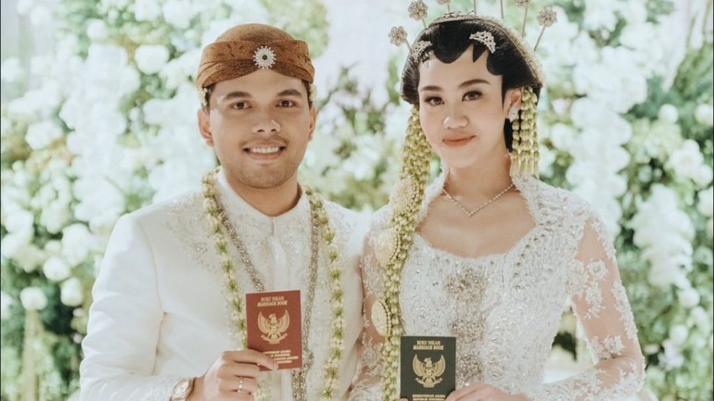 Thariq Halilintar dan Aaliyah Massaid resmi menikah. Foto: Dok. Instagram @thariqhalilintar
