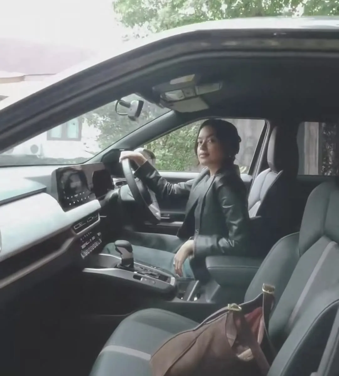 Rifat Sungkar Bagikan Cara Aman Berkendara Bagi Perempuan