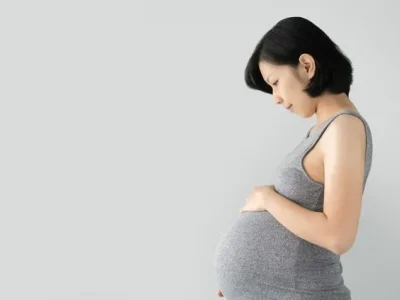 Ibu melahirkan dapat cuti maksimal 6 Bulan. Foto : Getty Images/iStockphoto/eggeeggjiew
