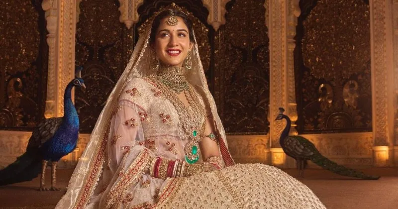 Kilau Elegan, Gaya Busana Pernikahan Radhika Merchant