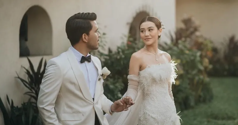 Potret Busana Prewedding Thariq Halilintar dengan Aaliyah Massaid ala Broadway