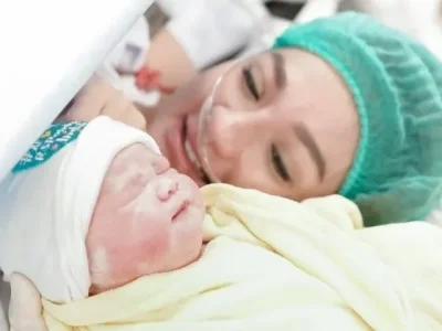 Tengku Dewi Putri sambut kelahiran anak ke dua yang diberi nama, Baby Zeya. (Foto: instagram/tengkudewiputri_tdp)