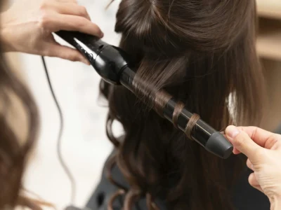 Gaya rambut sesuai bentuk wajah. Foto: Dok. Freepik