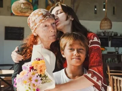 Potret Luna Maya bersama ibunda, Desa. Foto : Instagram/lunamaya