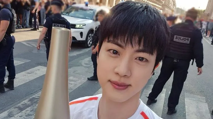 Jin BTS Peringkat Pertama, Momen Estafet Obor Olimpiade Paris 2024