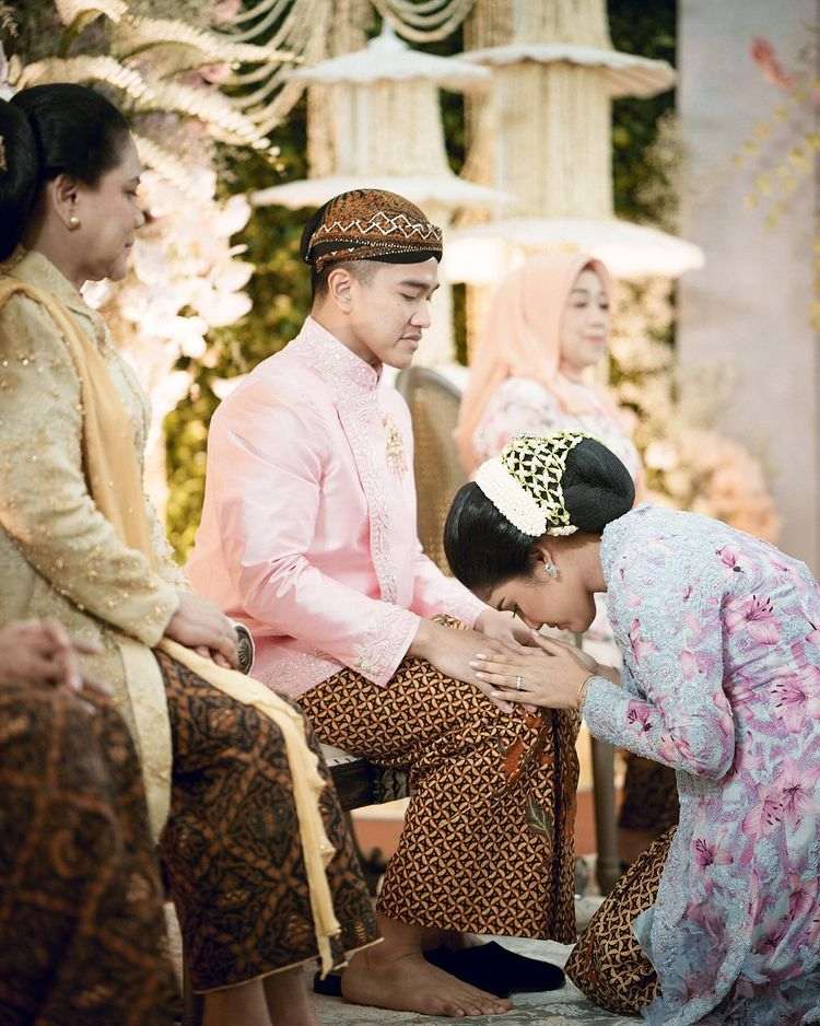 Potret anggun Erina Gudono di Upacara Mitoni. Foto : Intagram/erinagudono