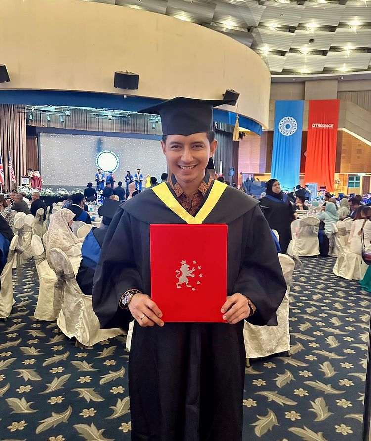 Chand Kelvin wisuda ditemani istri, Dea Sahira. Foto : Instagram/Foto profil chand_kelvin Foto profil deasahirah deasahirah