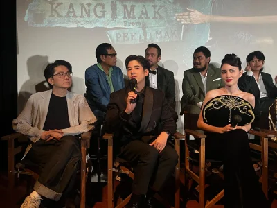 NOSTALGIA: Bintang 'Pee Mak' Mario Maurer (tengah) hadir di gala premier film 'Kang Mak from Pee Mak' di Jakarta, Sabtu (3/8). (Foto: Bayu/Nyata)