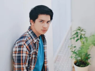 Endy Arfian rela tidak mandi empat hari demi film terbarunya 'Dosen Ghaib'. (Foto: Dok. Pri)