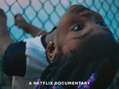 Film dokumenter Daughters berpusat pada hubungan anak-anak perempuan dengan ayah mereka yang berada di balik dinding penjara di Washington. (Foto: Netflix)