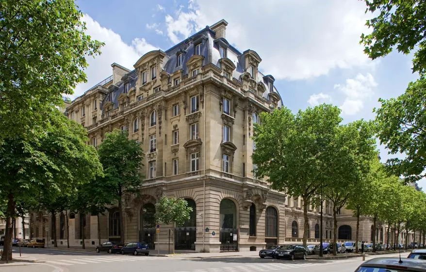Hotel Bintang lima bernama Peninsula di Kota Paris, Prancis. (Foto: Rambert)