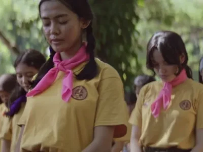 Rapi Films mengumumkan film horor terbarunya yang berjudul 'Kemah Terlarang: Kesurupan Massal'. (Foto: Youtube/Rapi Films)