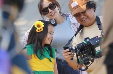 Gempi saat proses syuting video klip 'Gala Bunga Matahari' karya Sal Priadi. (Foto: Instagram/gadiiing)