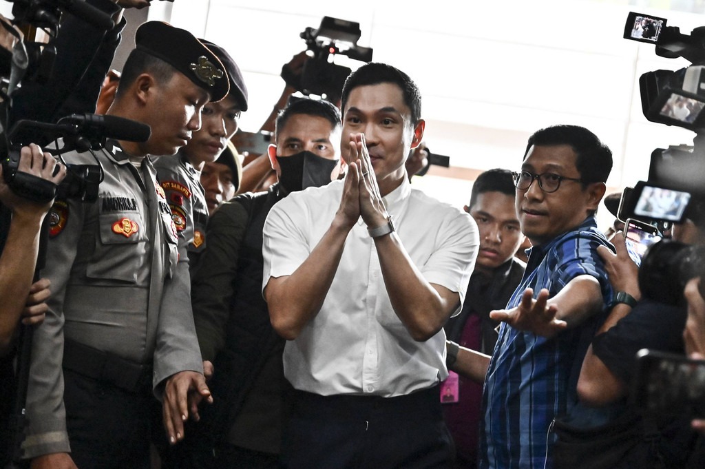 Harvey Moeis saat akan menjalani sidang perdana atas kasus Korupsi Timah, Rabu (14/5). Foto: ANTARA FOTO/Aprillio Akbar