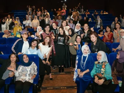 Rossa saat nobar film dokumenternya bersama anggota Iwapi Jakarta di Plaza Senayan. (Foto: Agnes/Nyata)