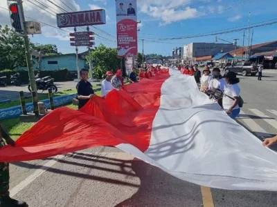 Pecahkan Rekor MURI, Papua Barat bentangkan bendera merah putih terpanjang. (Foto: Instagram)