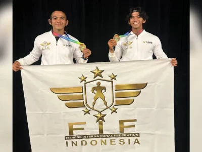 Penyanyi jebolan Dangdut Academy (DA) Rizki dan Ridho baru saja menjuarai kompetisi binaraga di Singapura. (Foto: Dok. Pri)