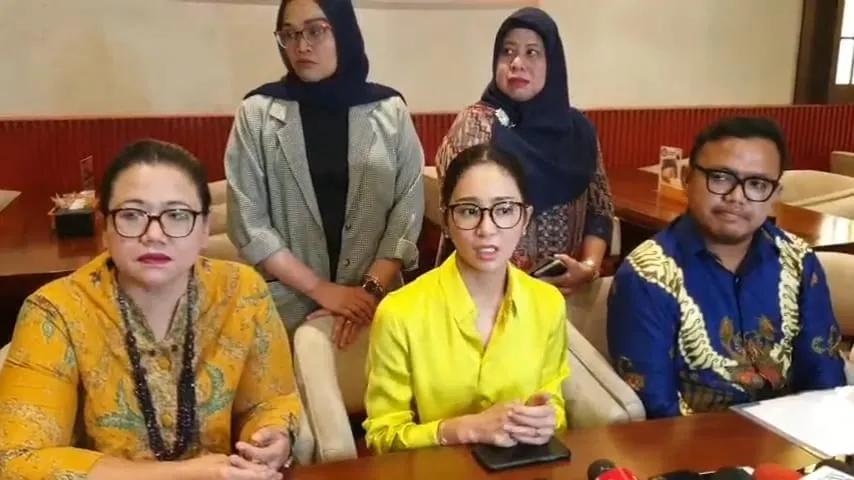 Bunga Zainal Kena Tipu Investasi Bodong, Uang Rp15 M Amblas