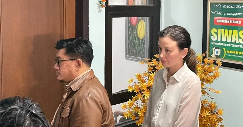 Hadiri Sidang Cerai, Edward Tak Lupa Ucapkan Ulang Tahun ke Kimberly