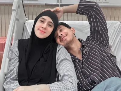 Sonny Septian menjadi lebih manja dengan Fairuz A Rafiq. Foto : Instagram/fairuzarafiq