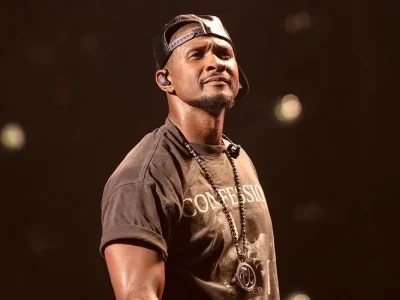 Usher mengalami cedera leher sehingga menunda rencana pembukaan tur konser. (Foto: Dok. Net)