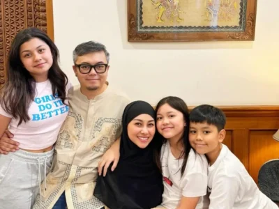 Potret kebersamaan Andika Rosadi dan Nisya Ahmad bersama anak-anaknya. (Foto: Instagram/nissya)