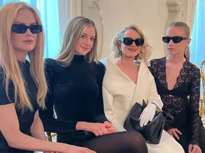 DARI KIRI: Nicole Kidman dan putrinya, Sunday Rose, bersama Naomi Watts dan anaknya, Kai, saat berada di Balenciaga.(Foto: Instagram/naomiwatts)